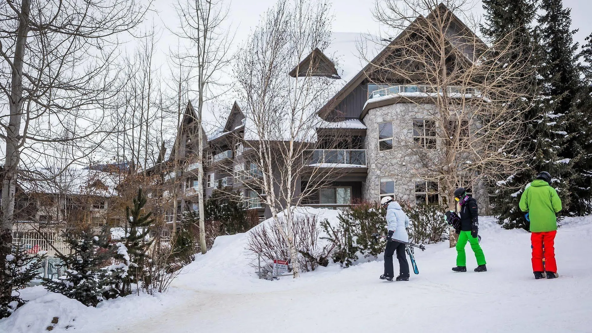 ***  The Aspens By Whistler Premier Hotel Canada